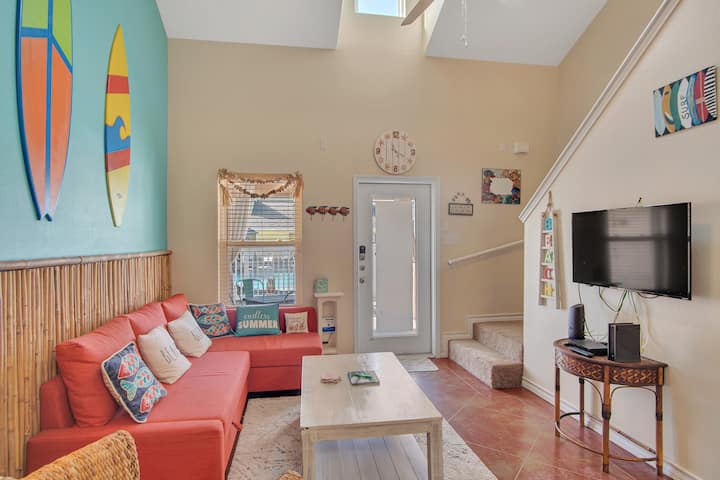 Happiness Comes In Waves | Pool, Pet Friendly - Corpus Christi