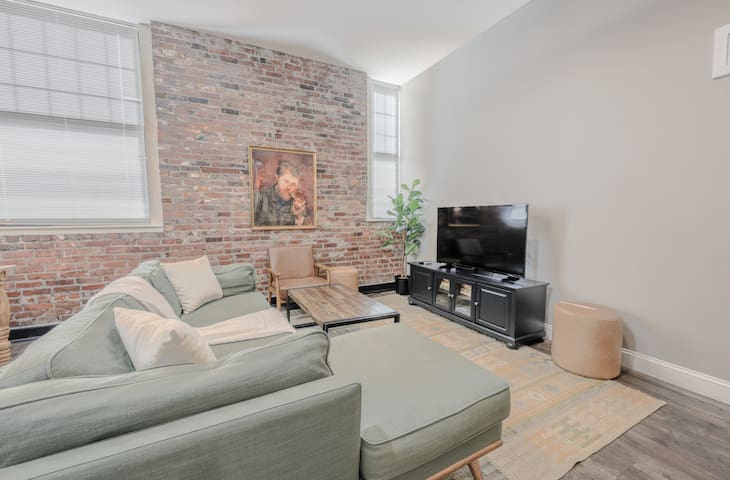 Lavishly Designed Home | With Office | Close to T gallery image 3