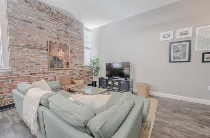 Lavishly Designed Home | With Office | Close to T gallery image 2