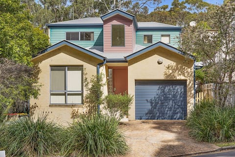 Top Airbnb: Sand Water at Hyams Beach in Hyams Beach