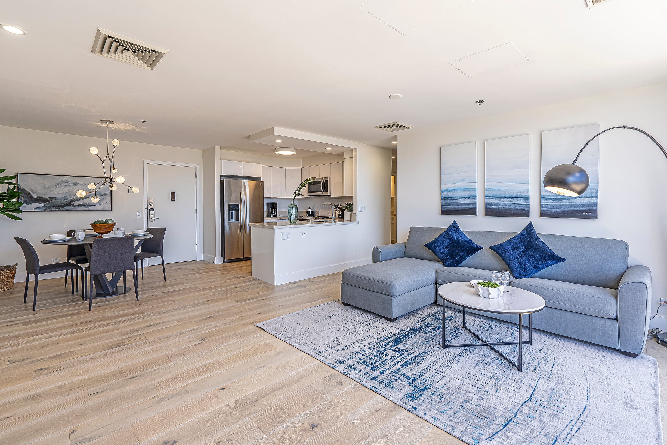 Condo in Honolulu · ★4.65 · 2 bedrooms · 3 beds · 2 private baths - Image 4