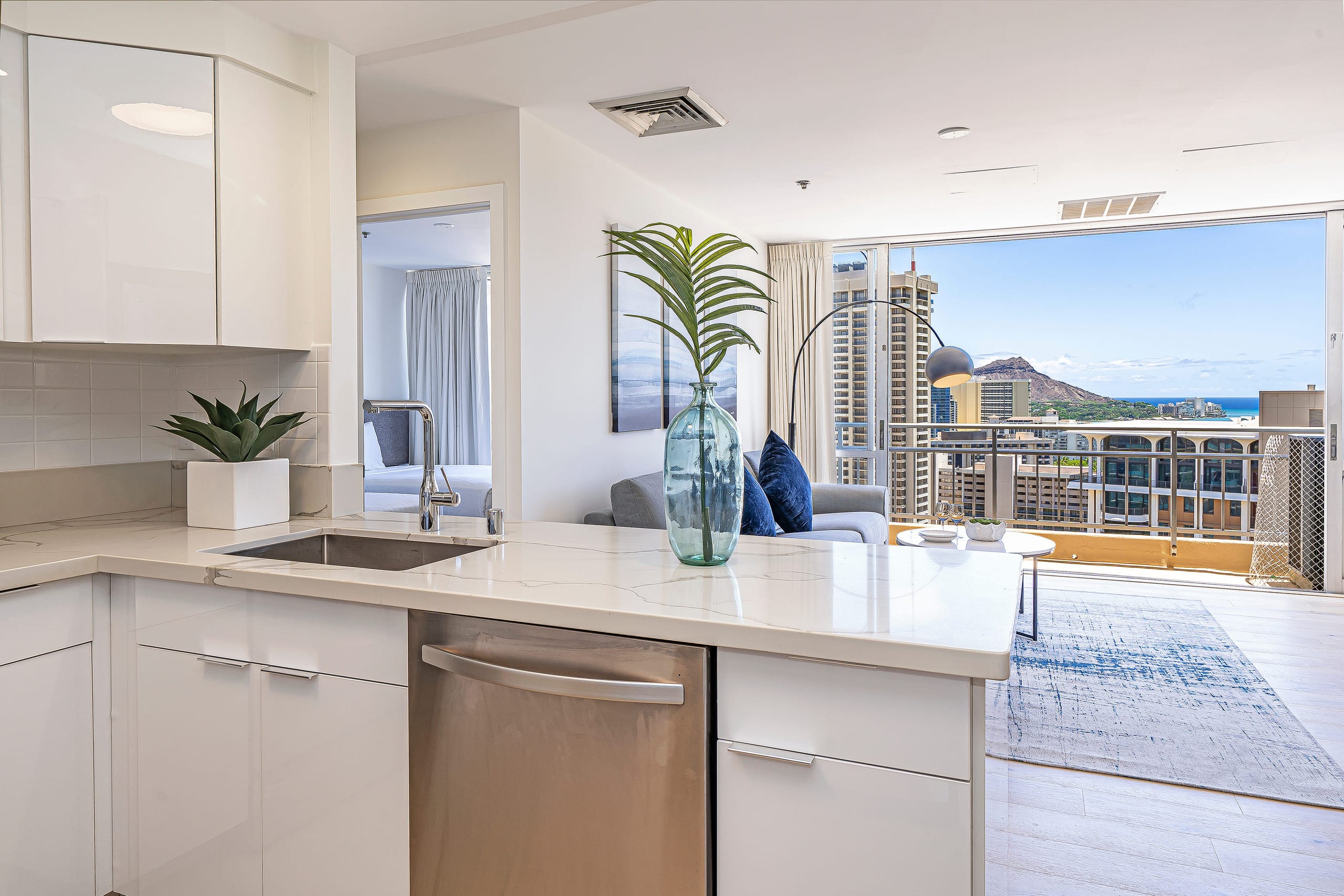 Condo in Honolulu · ★4.65 · 2 bedrooms · 3 beds · 2 private baths - Image 6