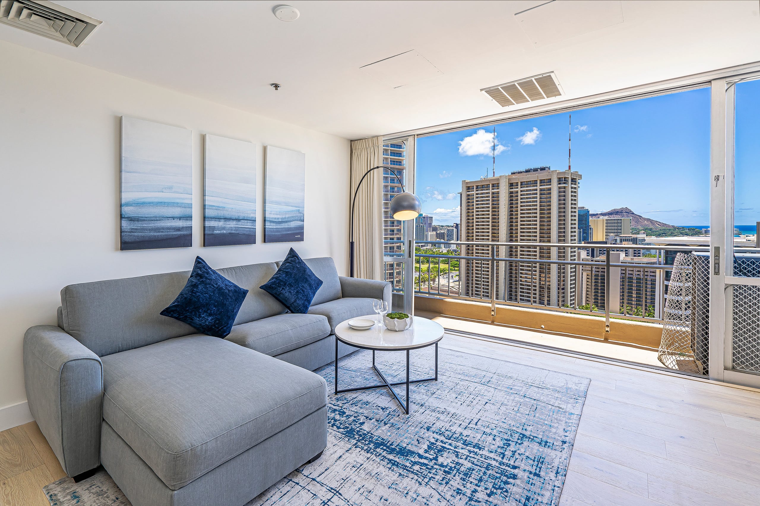 Condo in Honolulu · ★4.65 · 2 bedrooms · 3 beds · 2 private baths - Image 2