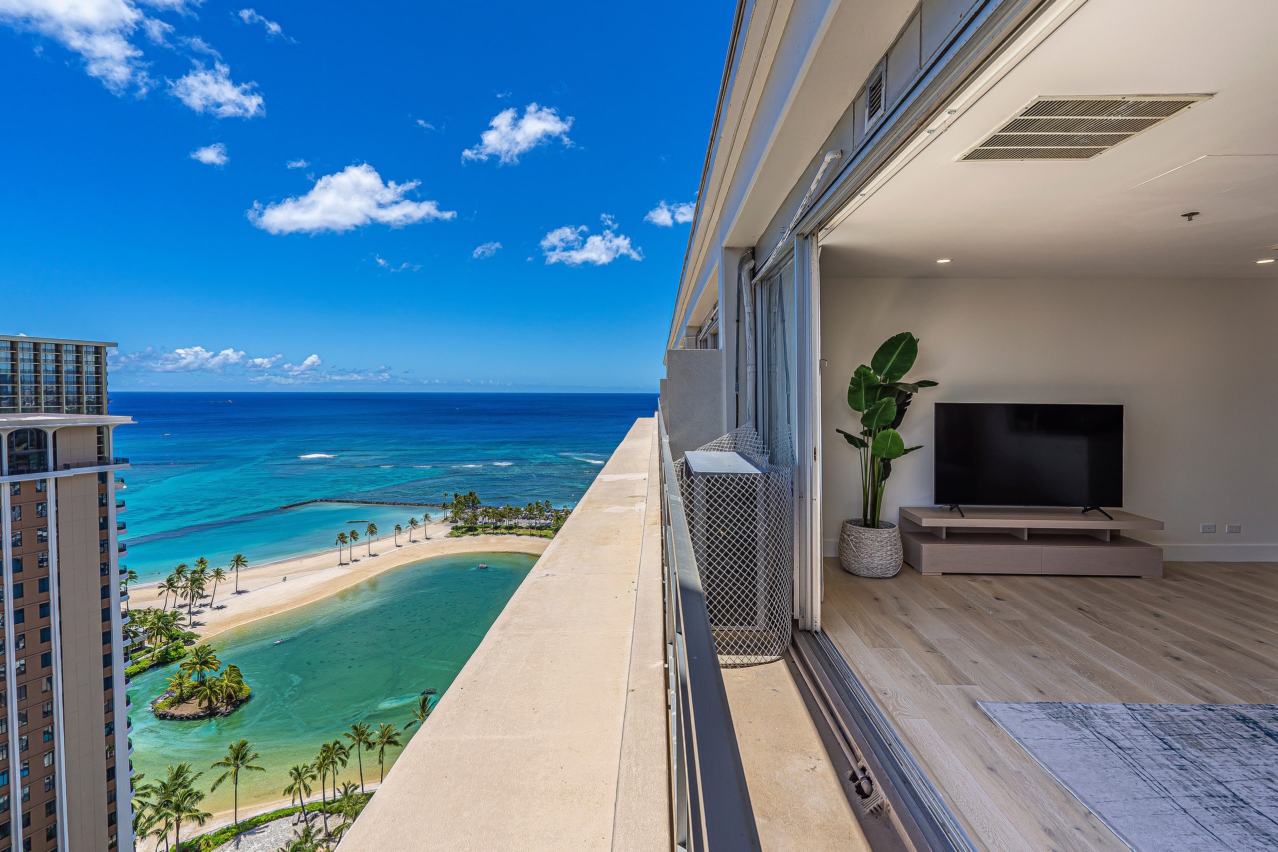 Condo in Honolulu · ★4.65 · 2 bedrooms · 3 beds · 2 private baths - Image 22