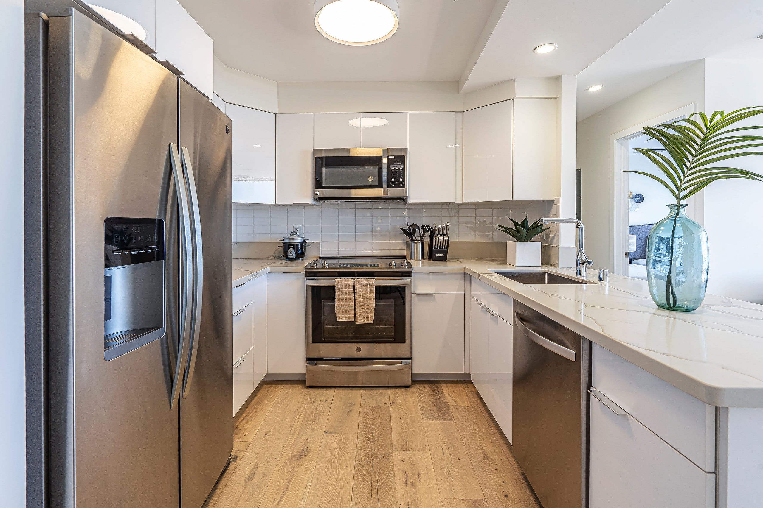 Condo in Honolulu · ★4.65 · 2 bedrooms · 3 beds · 2 private baths - Image 9