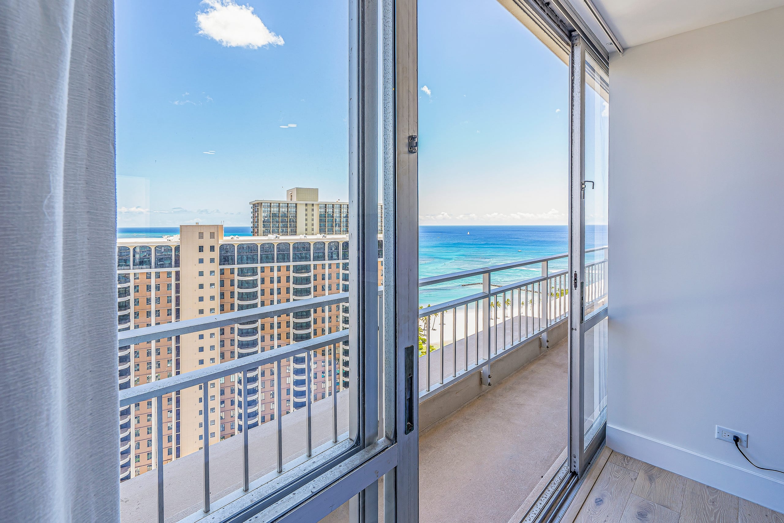 Condo in Honolulu · ★4.65 · 2 bedrooms · 3 beds · 2 private baths - Image 23