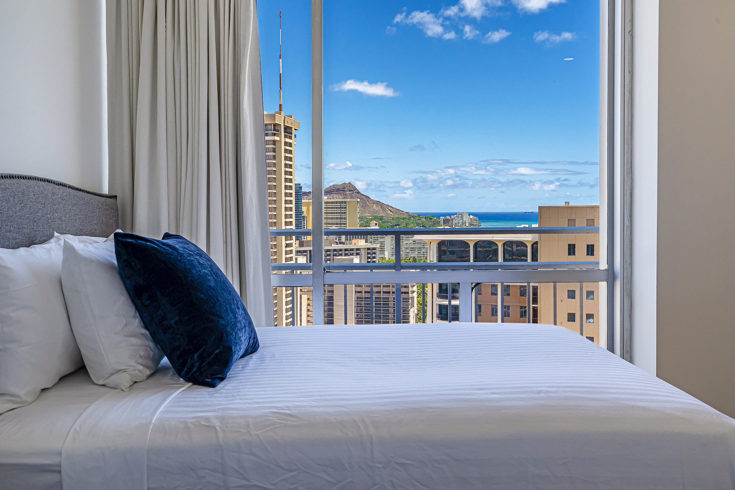 Condo in Honolulu · ★4.65 · 2 bedrooms · 3 beds · 2 private baths - Image 15