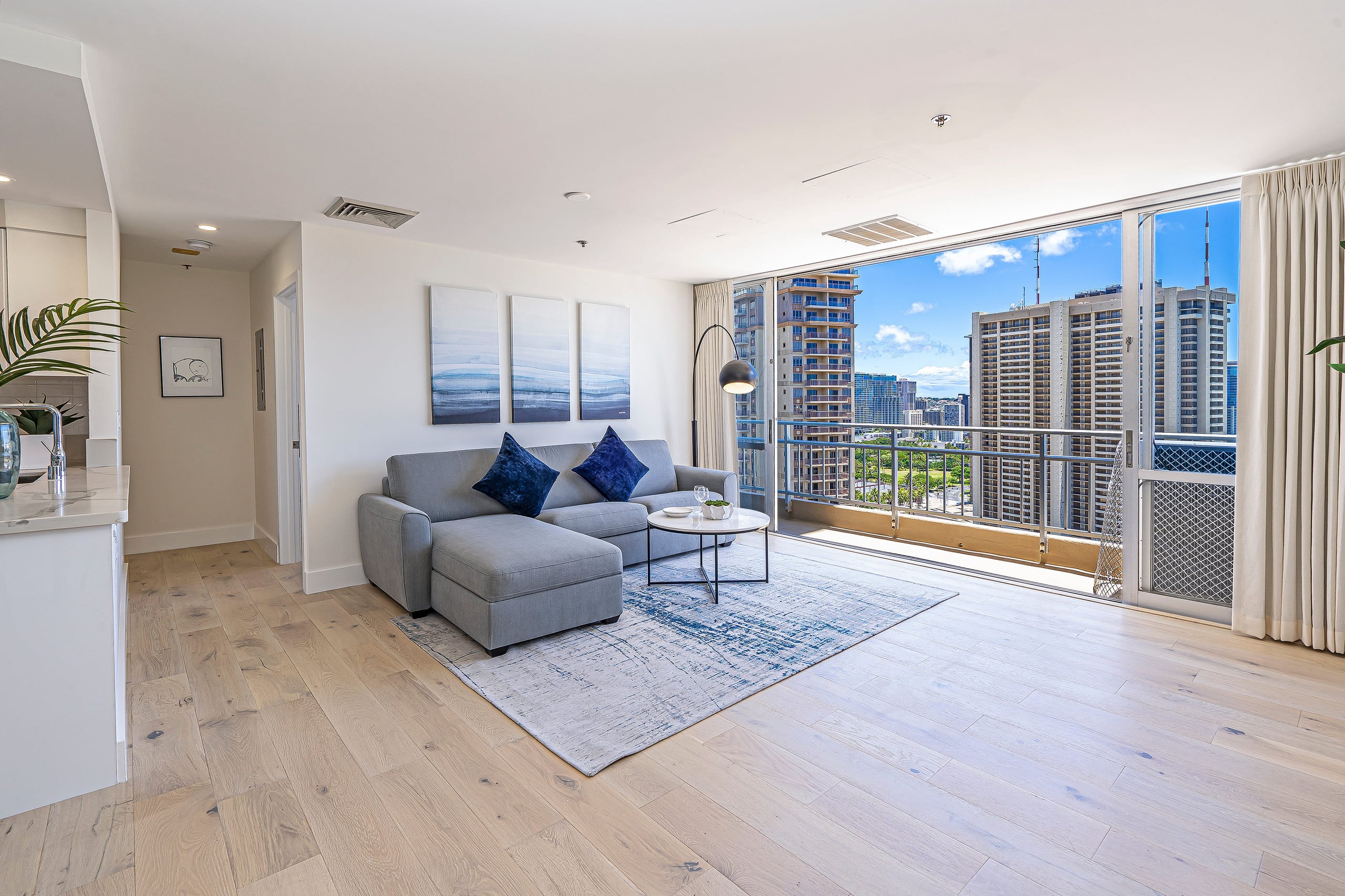 Condo in Honolulu · ★4.65 · 2 bedrooms · 3 beds · 2 private baths - Image 5