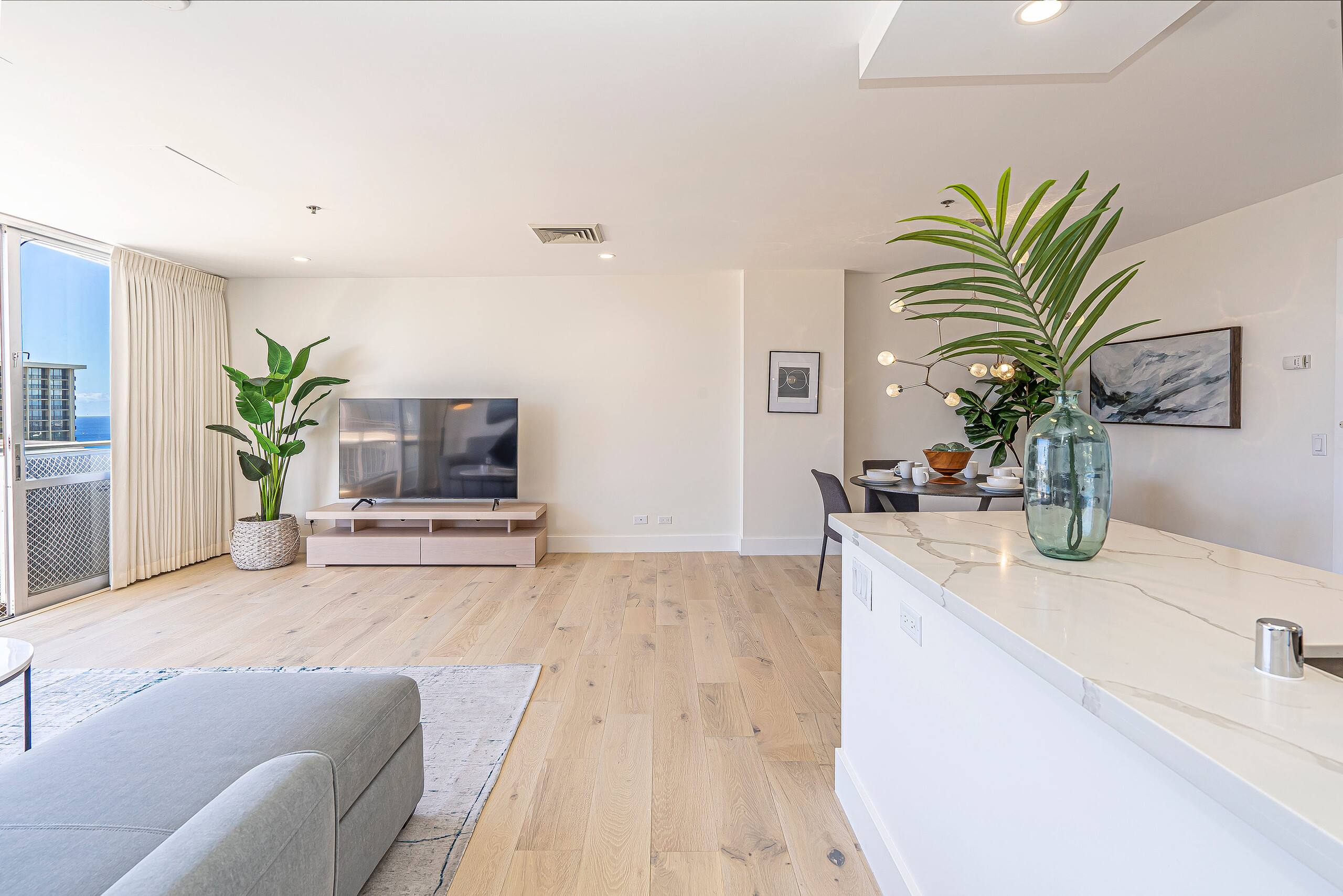 Condo in Honolulu · ★4.65 · 2 bedrooms · 3 beds · 2 private baths - Image 3