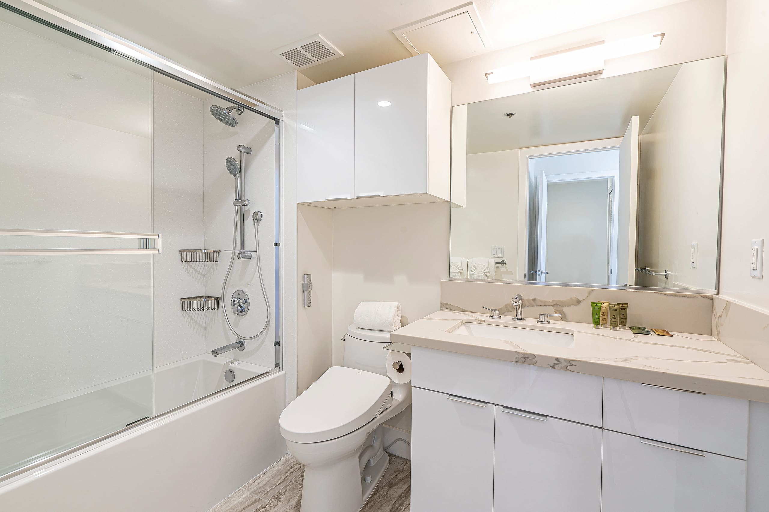 Condo in Honolulu · ★4.65 · 2 bedrooms · 3 beds · 2 private baths - Image 20