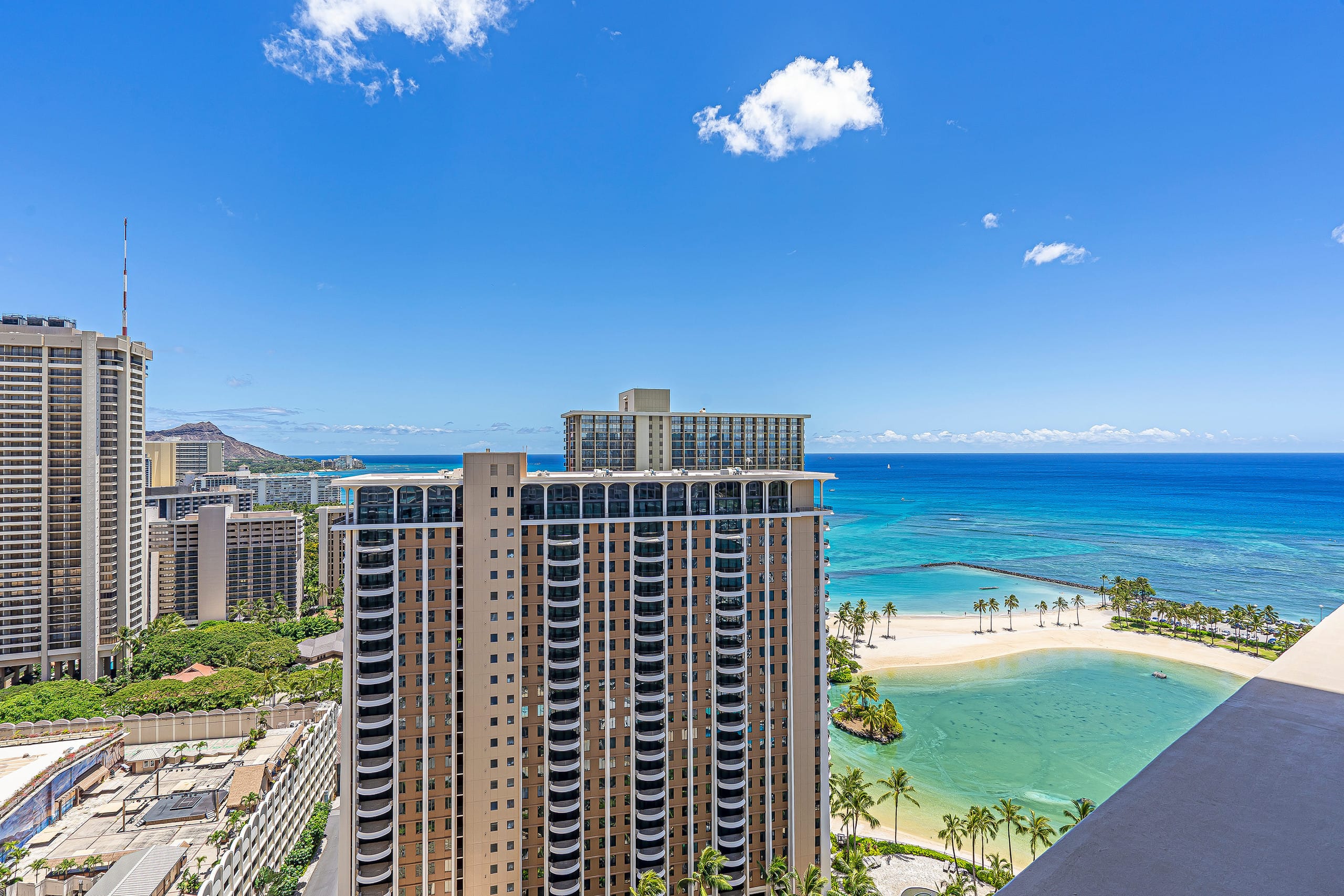 Condo in Honolulu · ★4.65 · 2 bedrooms · 3 beds · 2 private baths - Image 28