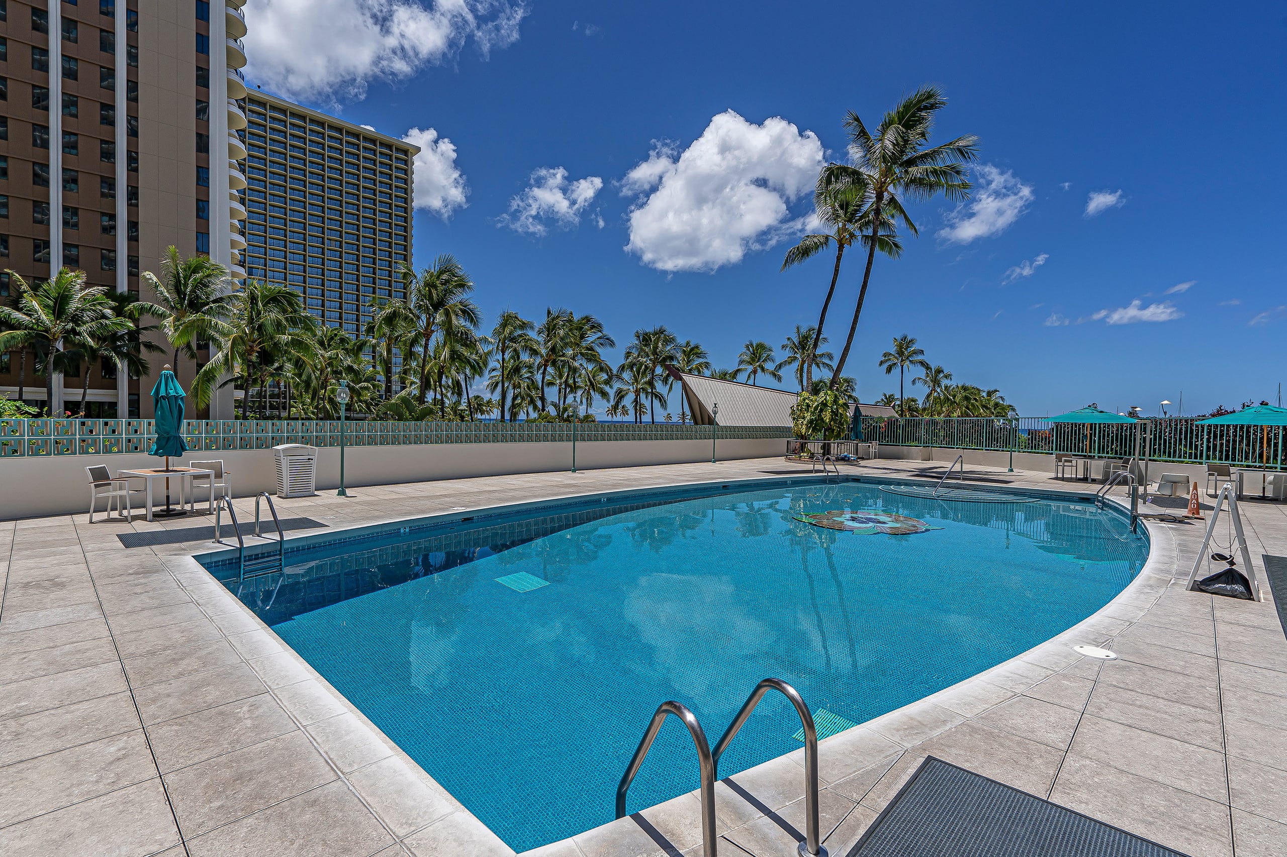 Condo in Honolulu · ★4.65 · 2 bedrooms · 3 beds · 2 private baths - Image 39
