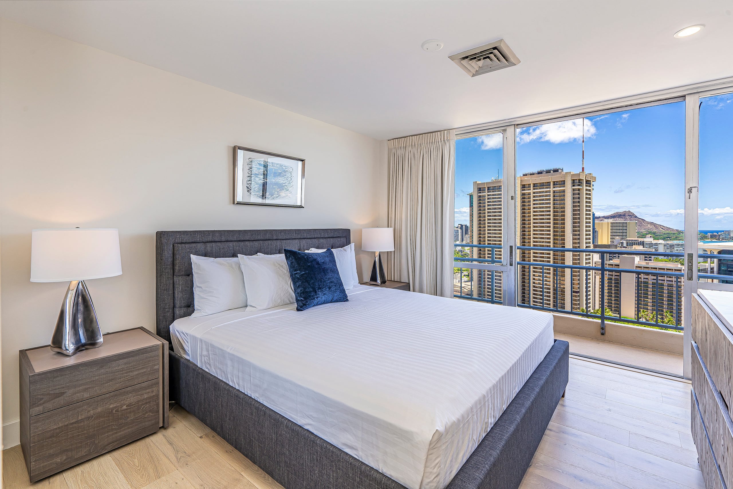 Condo in Honolulu · ★4.65 · 2 bedrooms · 3 beds · 2 private baths - Image 14