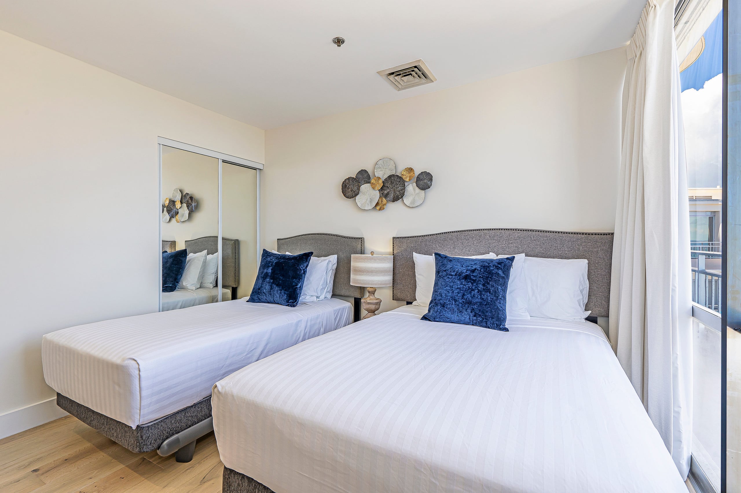 Condo in Honolulu · ★4.65 · 2 bedrooms · 3 beds · 2 private baths - Image 17