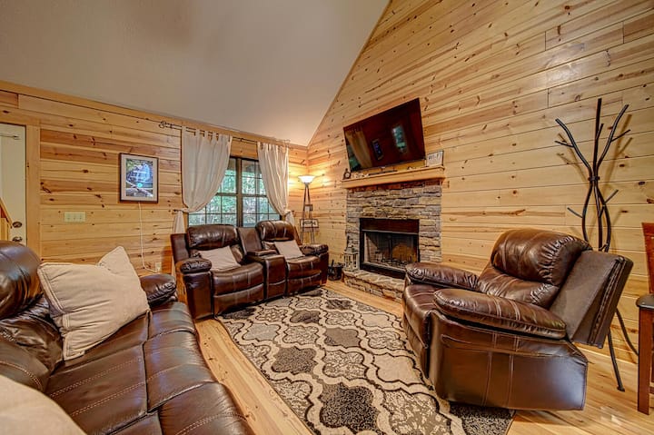 Mountain Top Cabin - Private, Peaceful Getaway! - Blairsville, GA