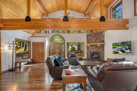 One Of A Kind Family Retreat! Slps 30 | Gym | Game