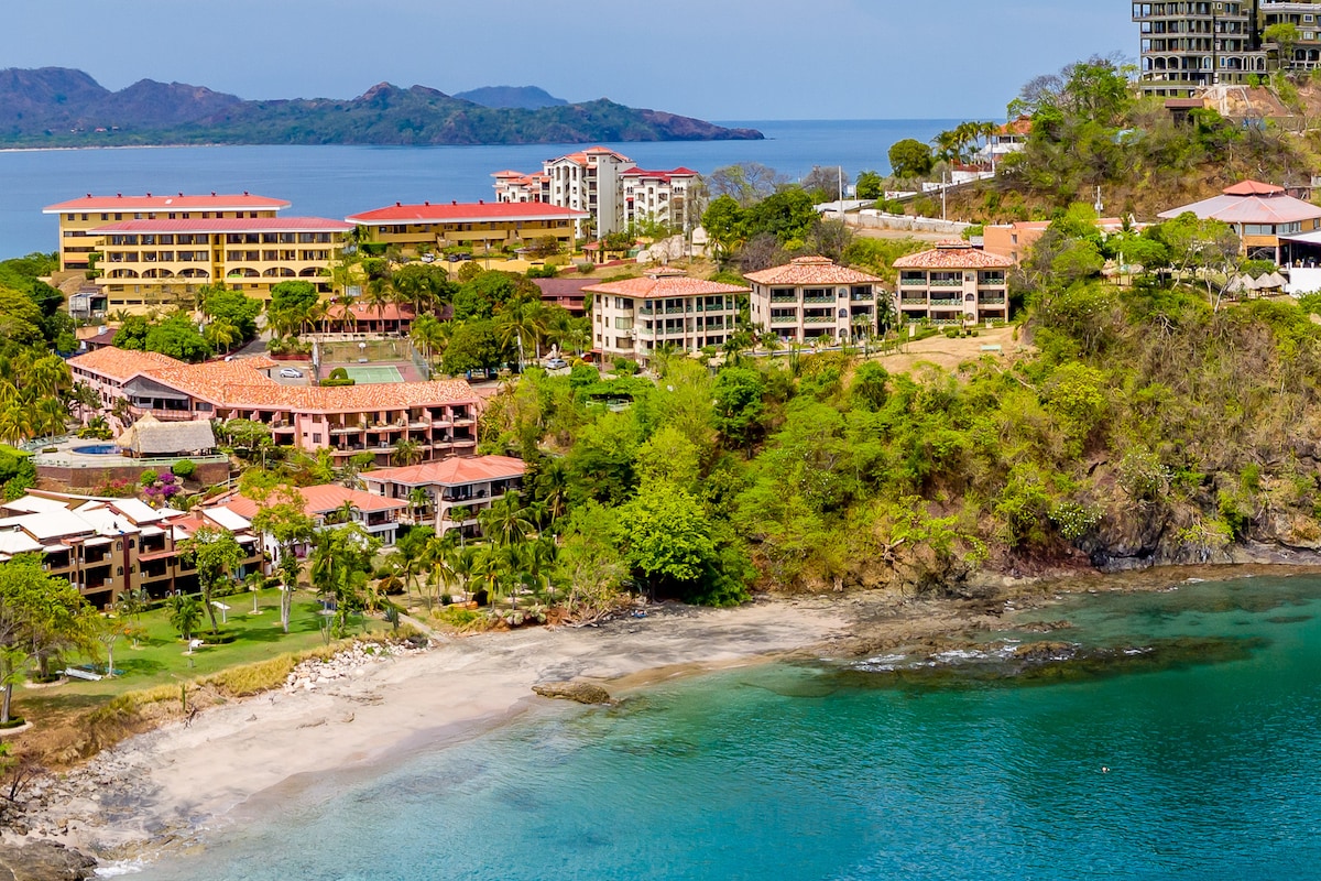 Oceanfront Condo with Pool & Stunning Views - Condominiums for Rent in Playa Flamingo, Provincia de Guanacaste, Costa Rica - Image 1
