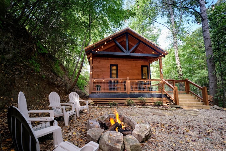 Pet Friendly, Newly Renovated Home With Hot Tub! - Gatlinburg, TN