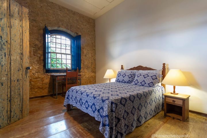 Chumba kilicho na kitanda maradufu na mwonekano wa eneo la nje (2)