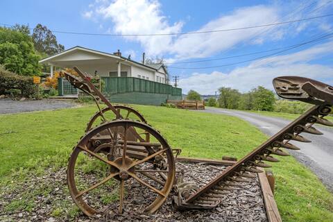 Mole Creek Cabins: 3 Bedroom Modern Farm House
