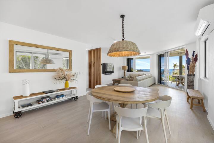 Luxe Beachside Apartment – Heated Pool – SeaViews