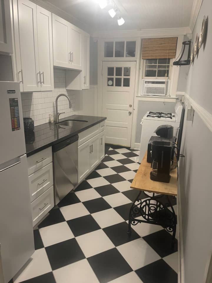 Fisher Park Condo On Elm St., New Kitchen, 1 Mile From Downtown - Greensboro, NC