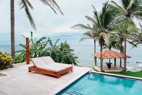 Super Private Beachfront 3BR Villa & Infinity Pool