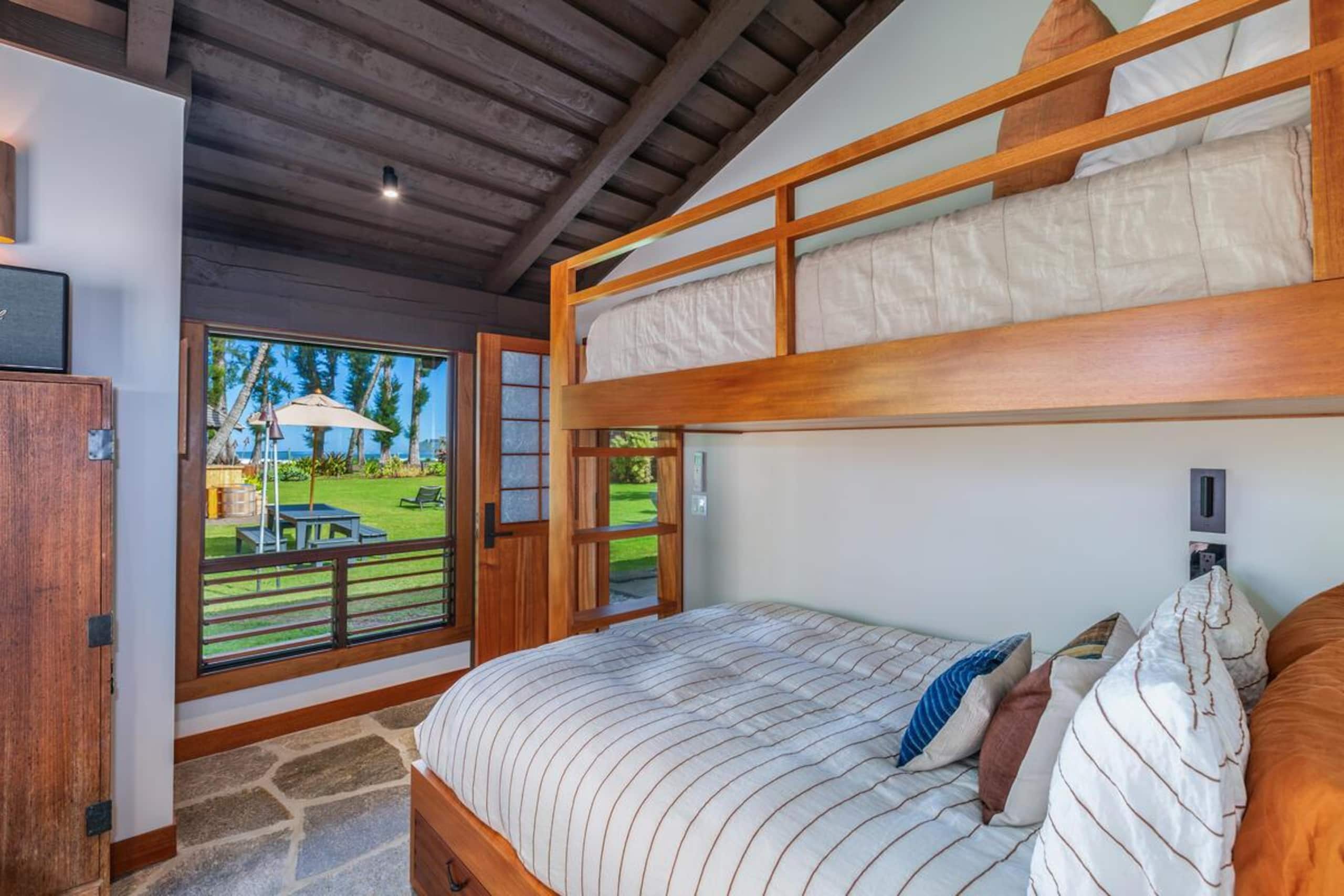 Home in Hanalei · ★5.0 · 2 bedrooms · 4 beds · 2 baths - Image 15