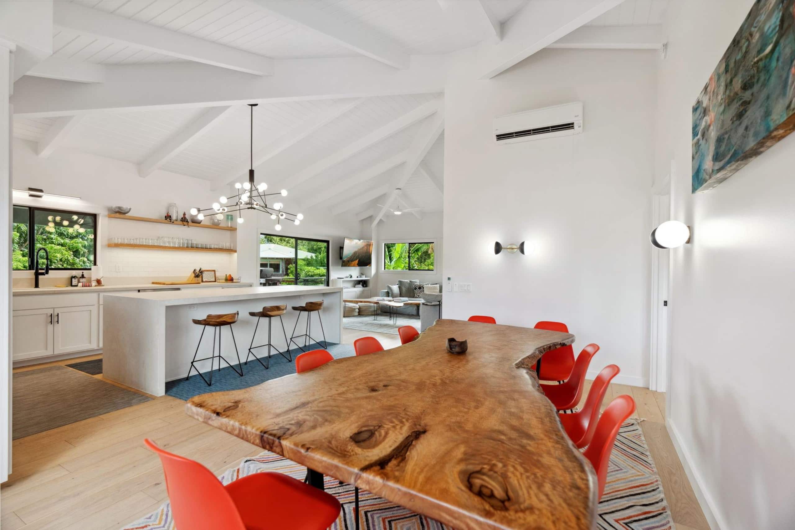 Home in Hanalei · ★4.83 · 5 bedrooms · 6 beds · 4.5 baths - Image 9
