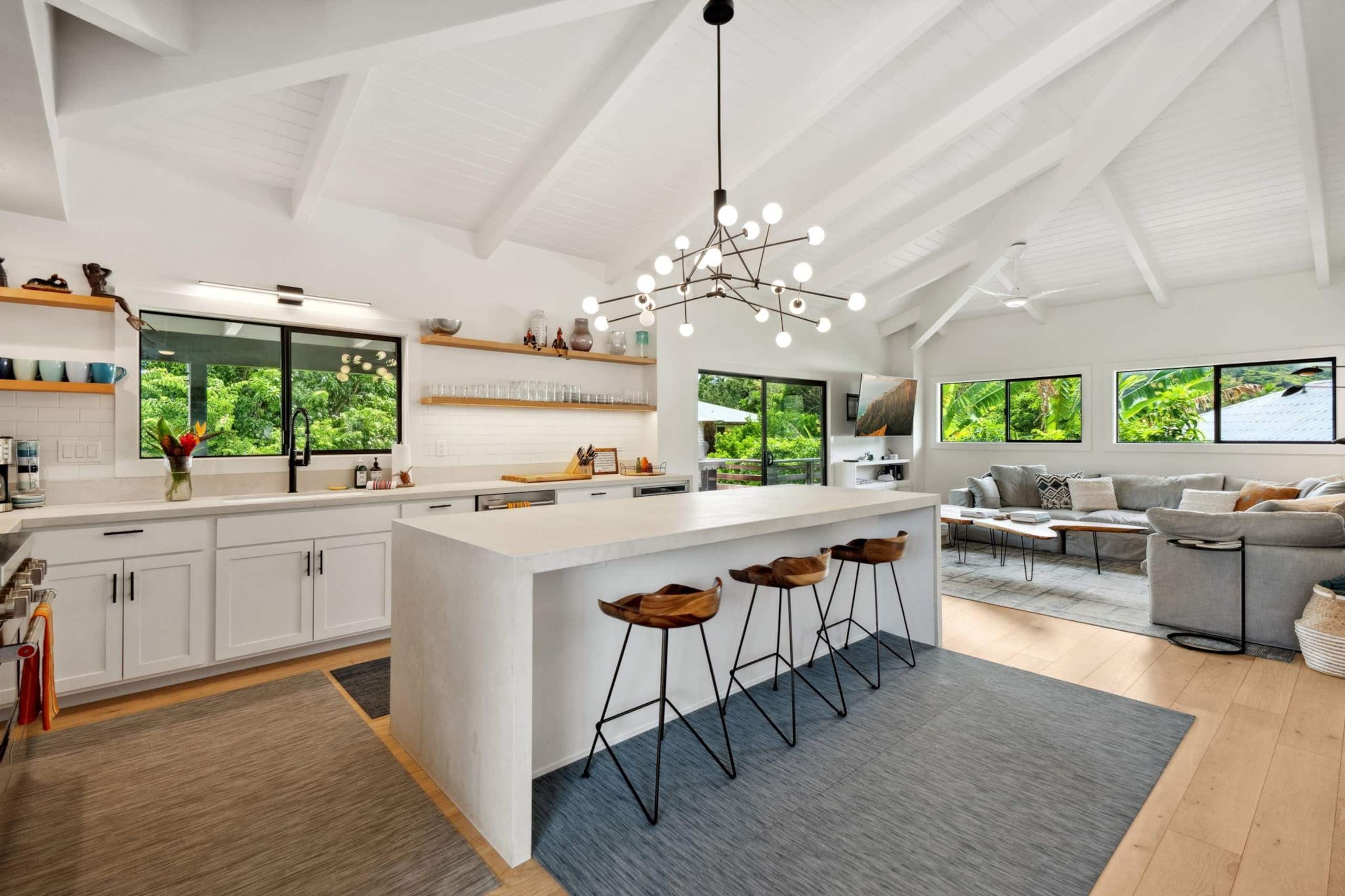Home in Hanalei · ★4.83 · 5 bedrooms · 6 beds · 4.5 baths - Image 6