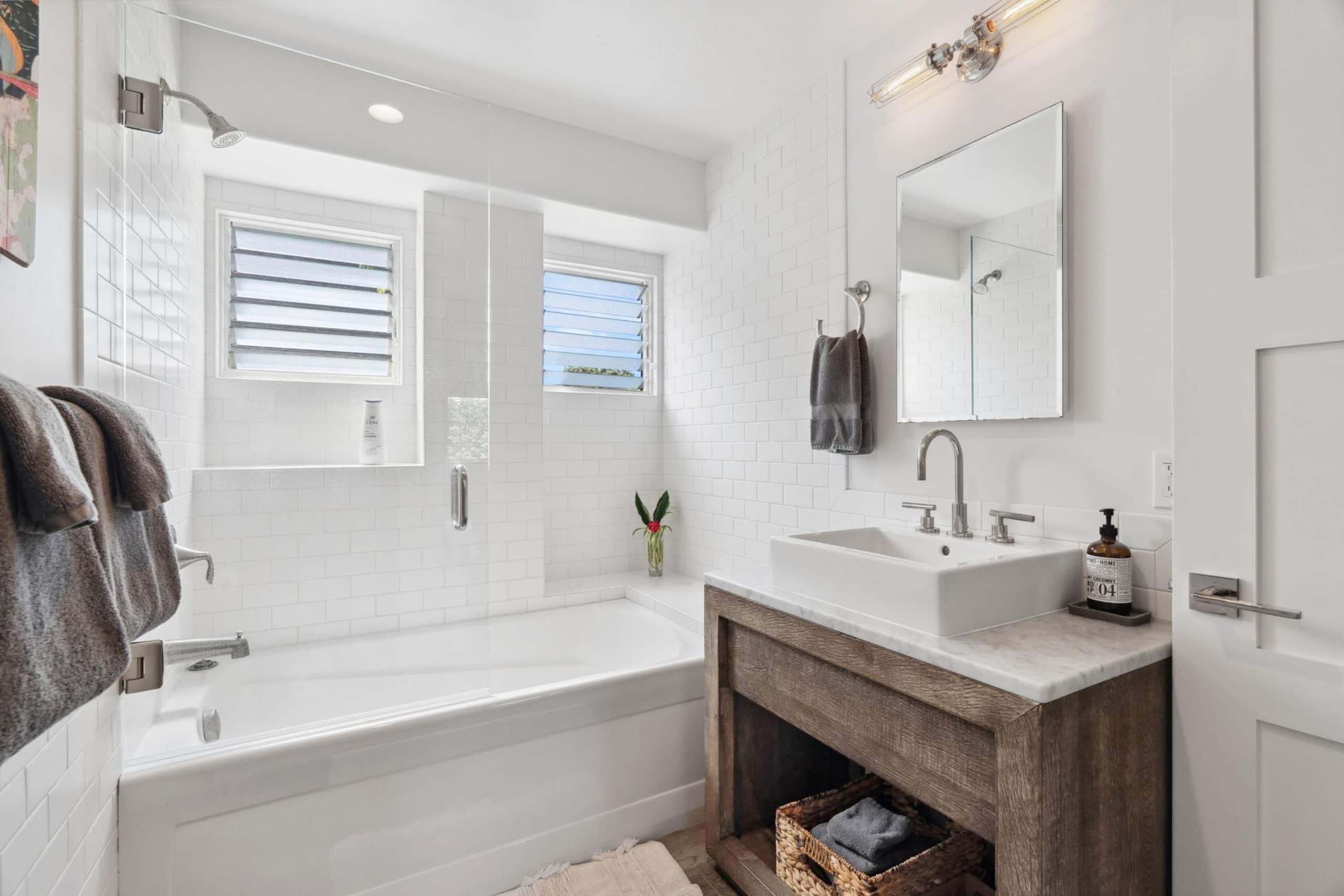 Home in Hanalei · ★4.83 · 5 bedrooms · 6 beds · 4.5 baths - Image 37