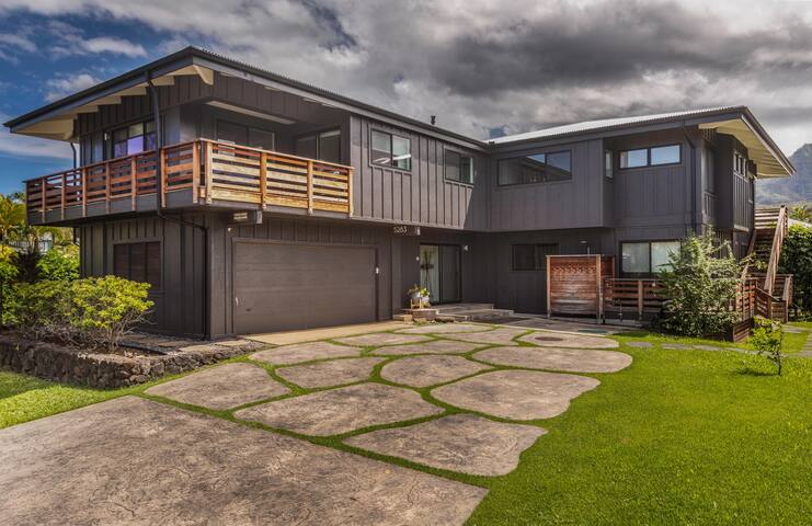 Walking Distance to Hanalei bay with A/C, Hot Tub gallery image 2