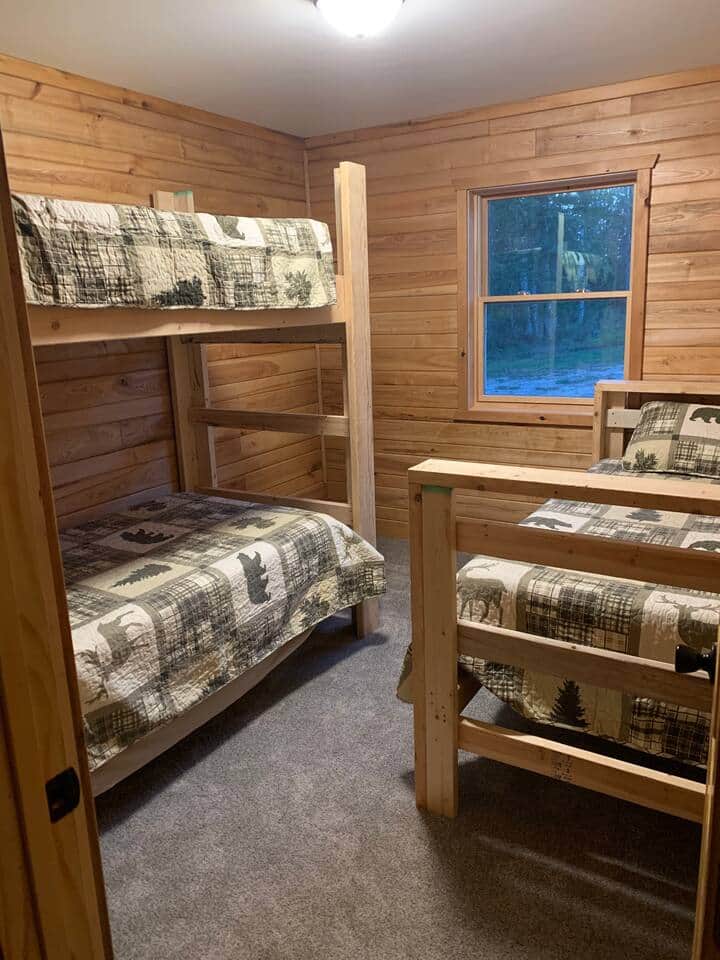 Bedroom: 3 single beds
