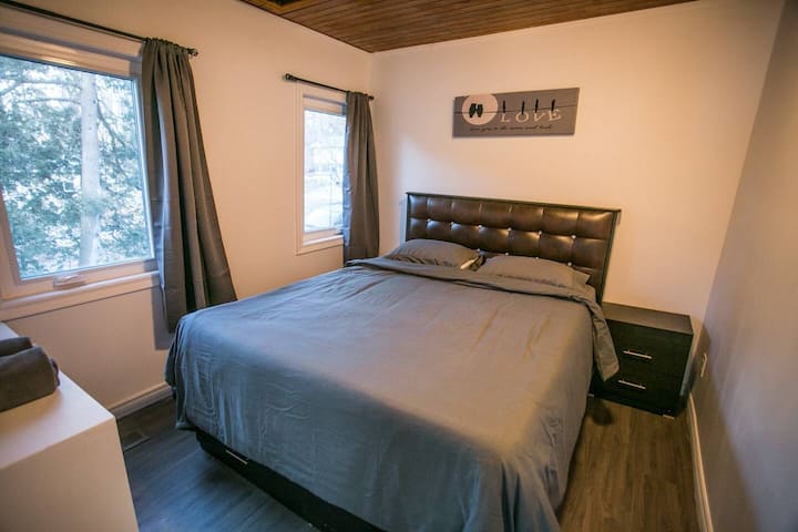 upstairs 2nd bedroom