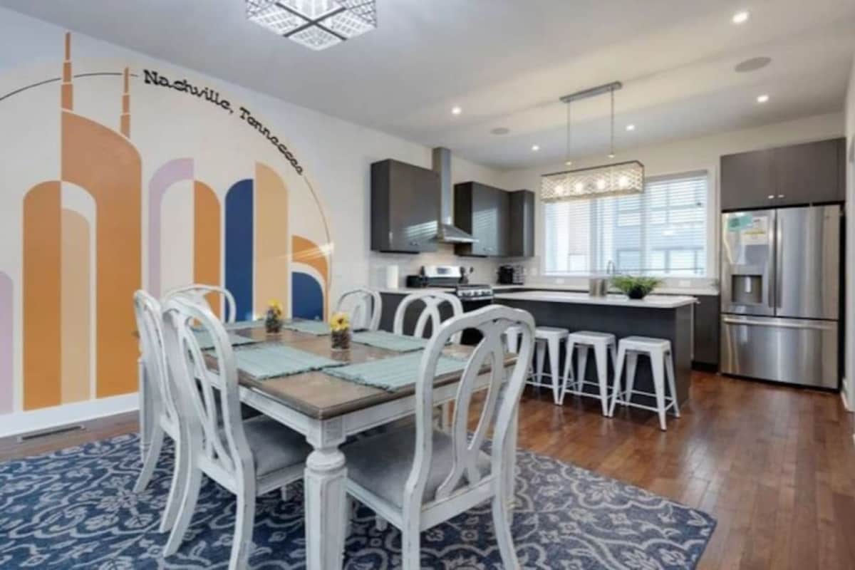 Modern Townhome w/ Game Room 10min to Downtown! - Townhouses for