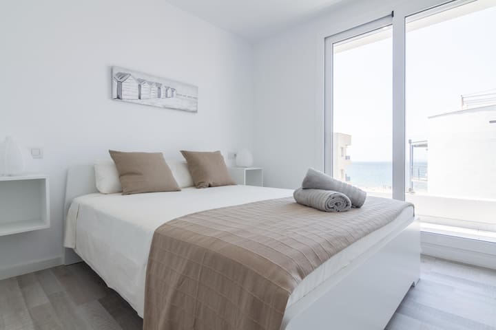 3-bedroom apartment with sea views, communal jacuz gallery image 5