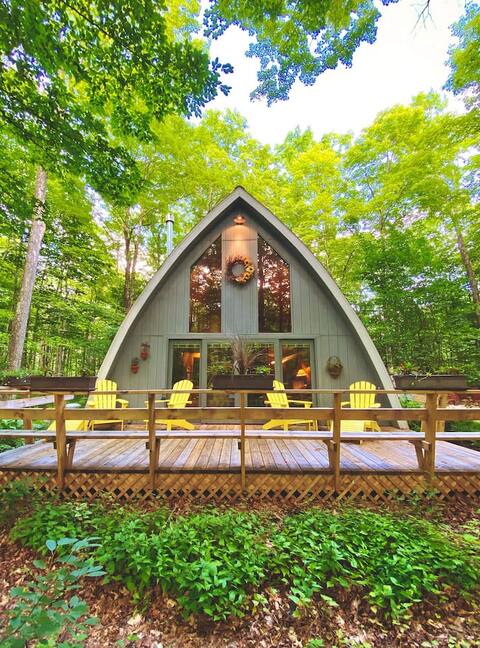Cozy A-Frame - Coffee Bar, Fireplace - Sleeps 4!