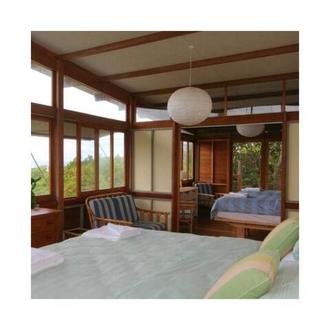 Delicate Nobby Artist Studio gallery image 5