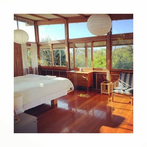 Delicate Nobby Artist Studio gallery image 4