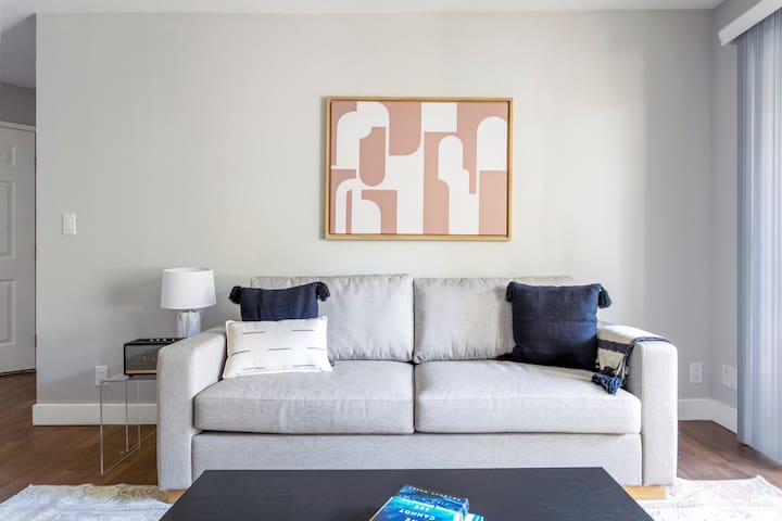 Blueground | Mountain View, gym, spa, nr dining gallery image 3