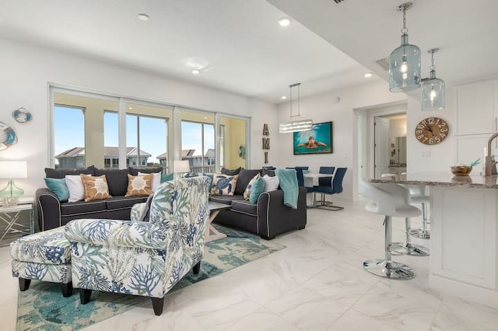 Castaway In Margaritaville! Modern, Beachy Condo Overlooking Pool! - Longboat Key, FL