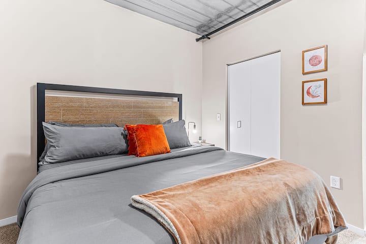 Udoban bračni krevet u drugoj spavaćoj sobi