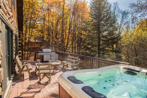 Vermont  Beauty Log Cabin w/Hot Tub+ Fire Pit