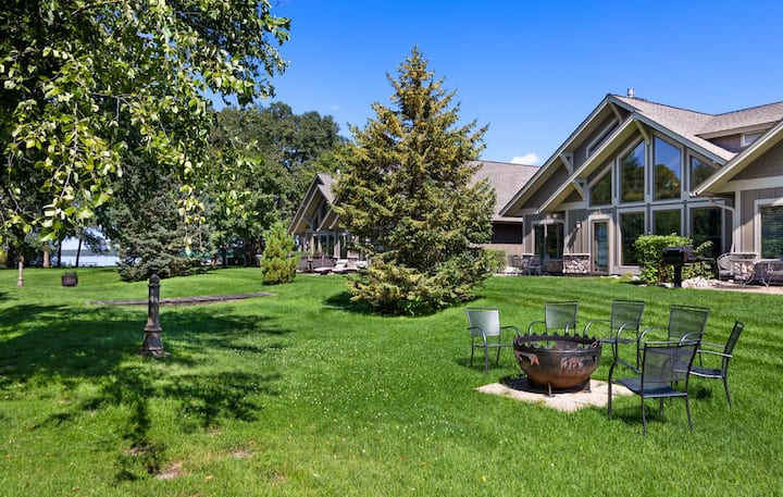 Spacious Condo w/ Firepit, Boat Rentals Gull Lake