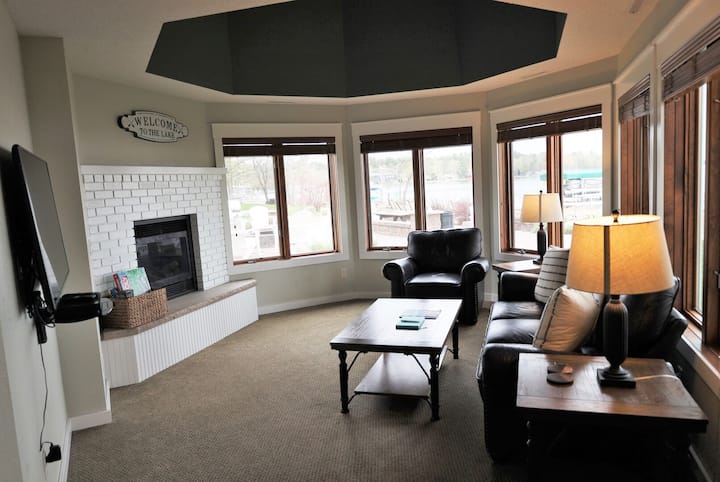 Spacious 2BR Lakeside Condo Firepit | Gull Lake MN