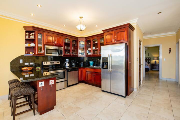 Casa Q • 2BR Oceanview Penthouse • 5 Guests