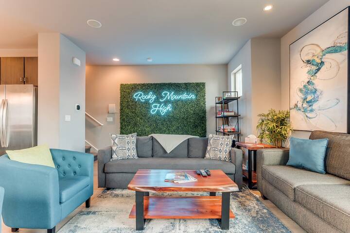 Modern, Spacious Townhouse Mins from Downtown gallery image 4