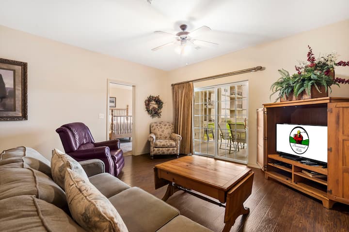 Walk-in 2br 2ba Golf Condo - Patio With Pool View - Branson, MO