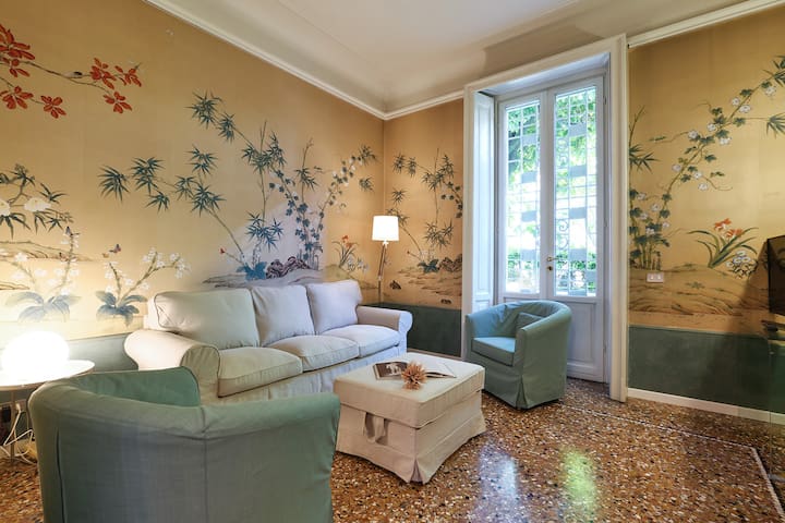 Villa Frascati with garden – City Life