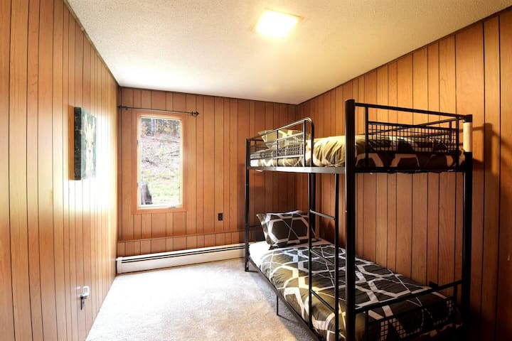 חדר מס' 3 עם מיטות קומותיים